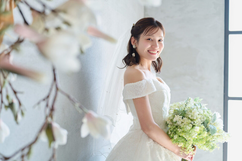 ウエディングドレス　ブーケ　スタジオ撮影