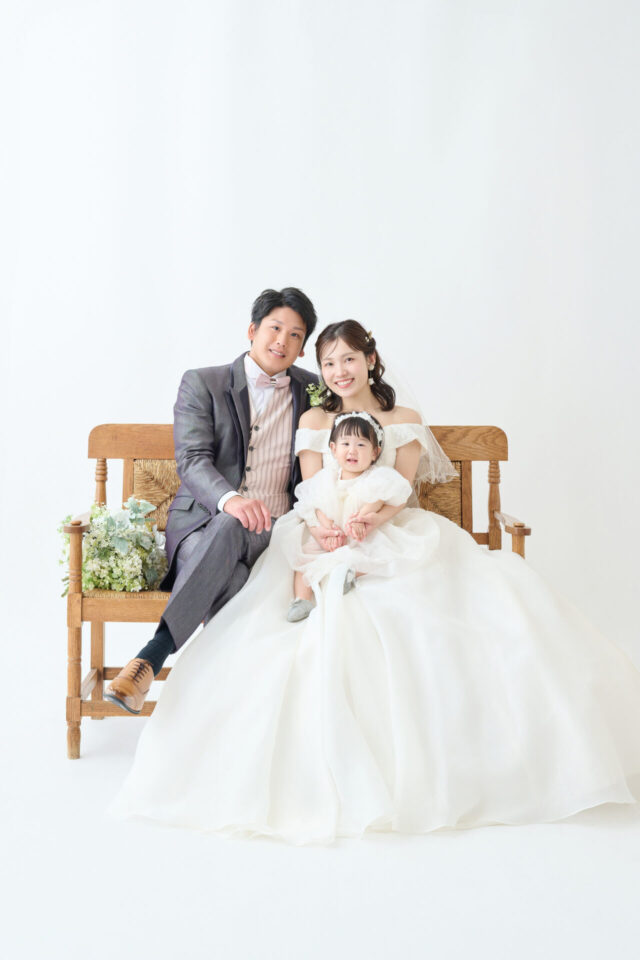 タキシード　ウエディングドレス　スタジオ撮影　家族写真